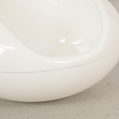 White Pastilli chair front rim and surface marks