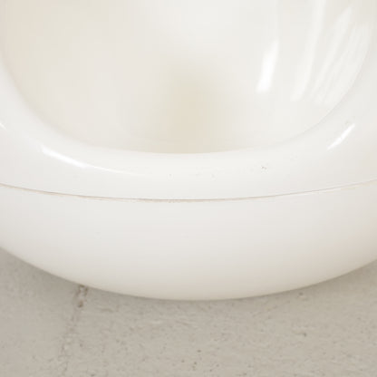 Front edge of Pastilli chair showing scuffs and shell joint