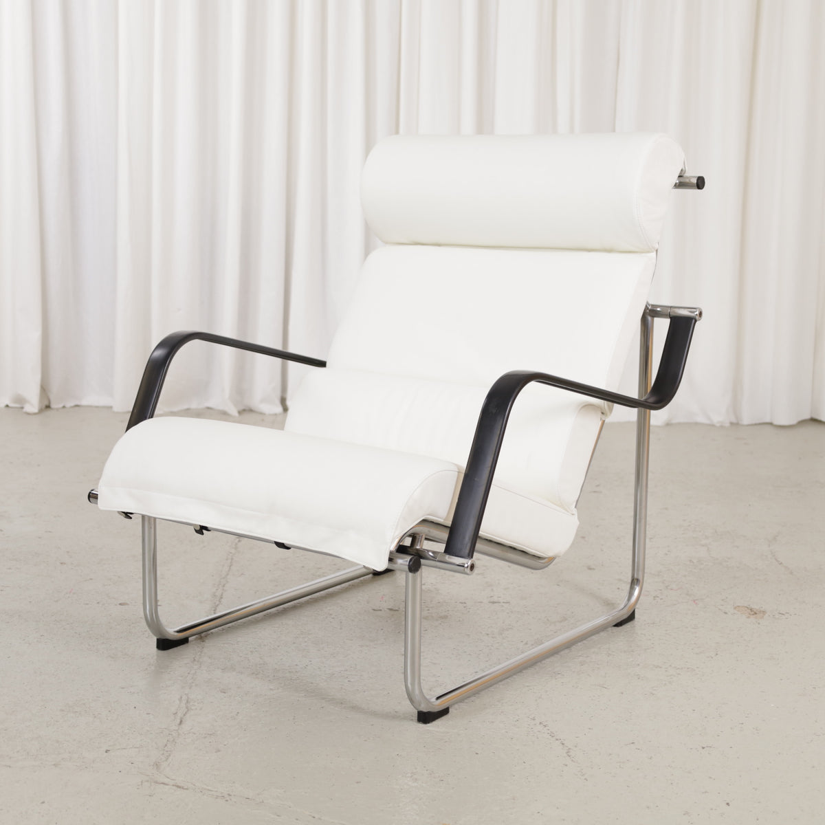 Yrjö Kukkapuro Remmi chair with new white leather cushions, front three-quarter view