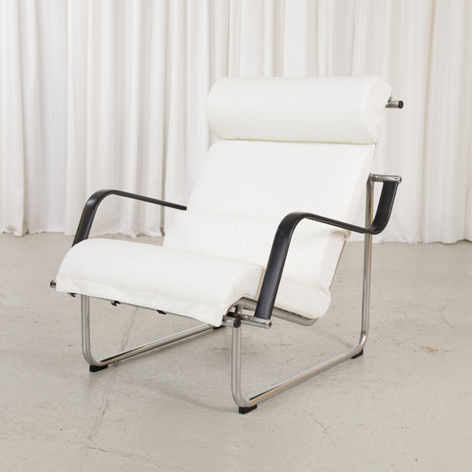 Yrjö Kukkapuro Remmi chair with new white leather cushions, front three-quarter view