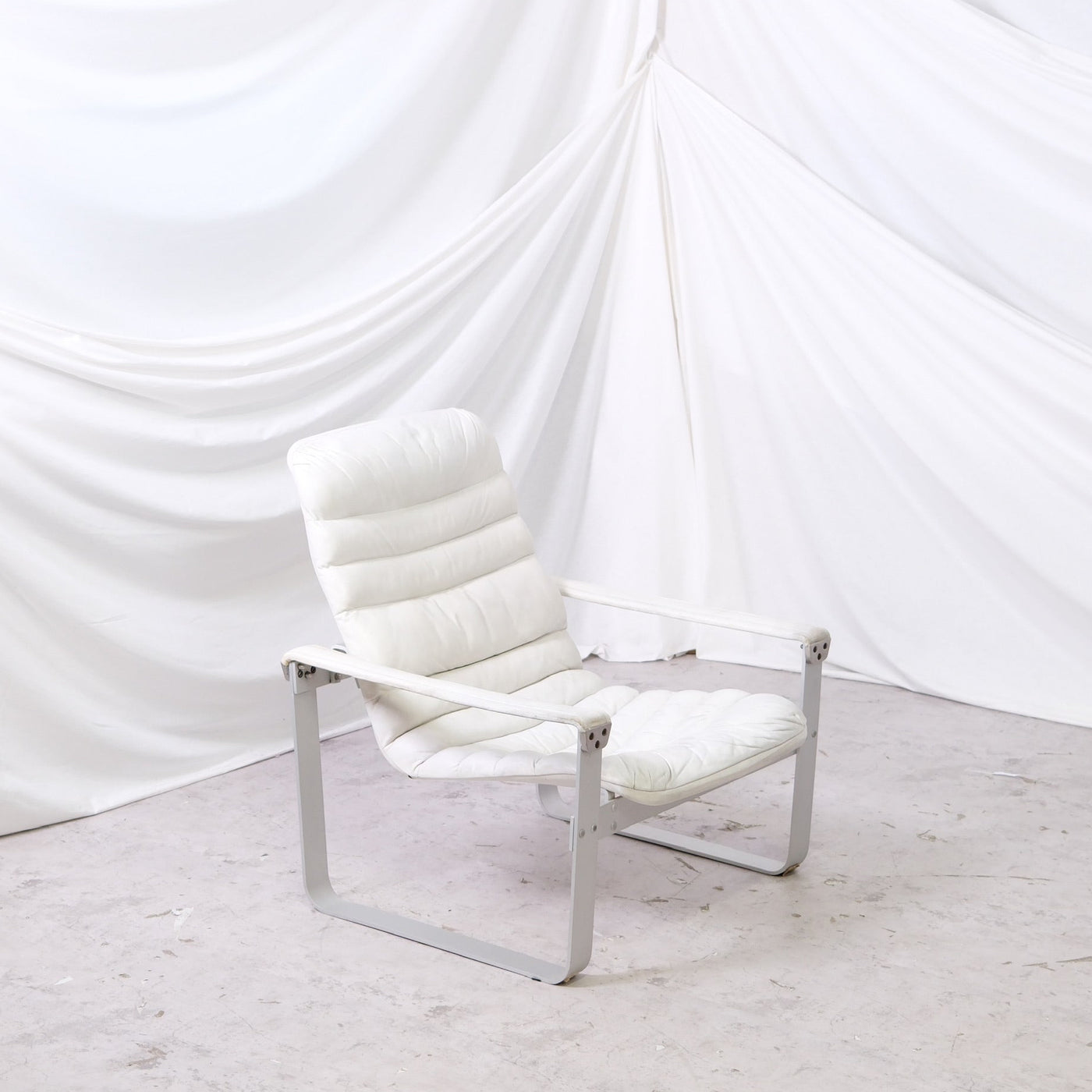 Rare Ilmari Lappalainen Pulkka prototype chair for Asko in white leather with metal frame. Vintage Finnish design with original Asko label.
