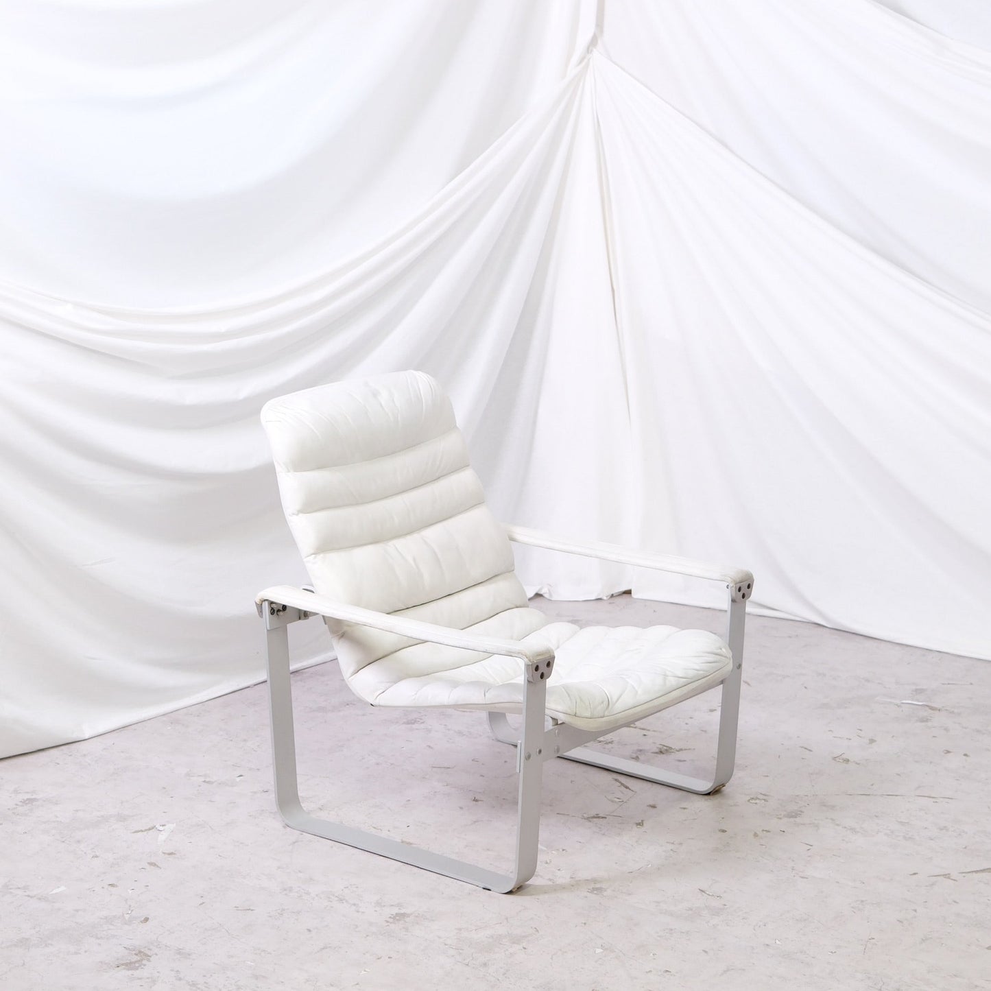 Rare Ilmari Lappalainen Pulkka prototype chair for Asko in white leather with metal frame. Vintage Finnish design with original Asko label.
