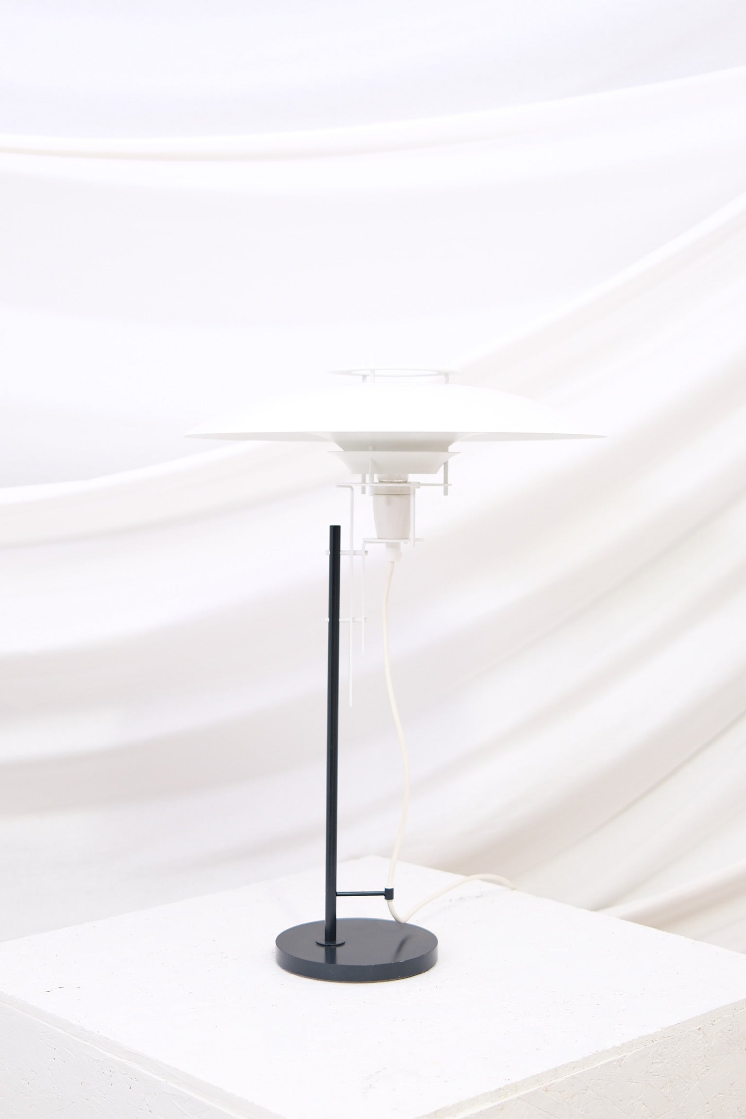 Original Juha Leiviskä table lamp from Finland. Soft layered light and minimal design. Atmospheric Scandinavian lighting. Worldwide shipping.