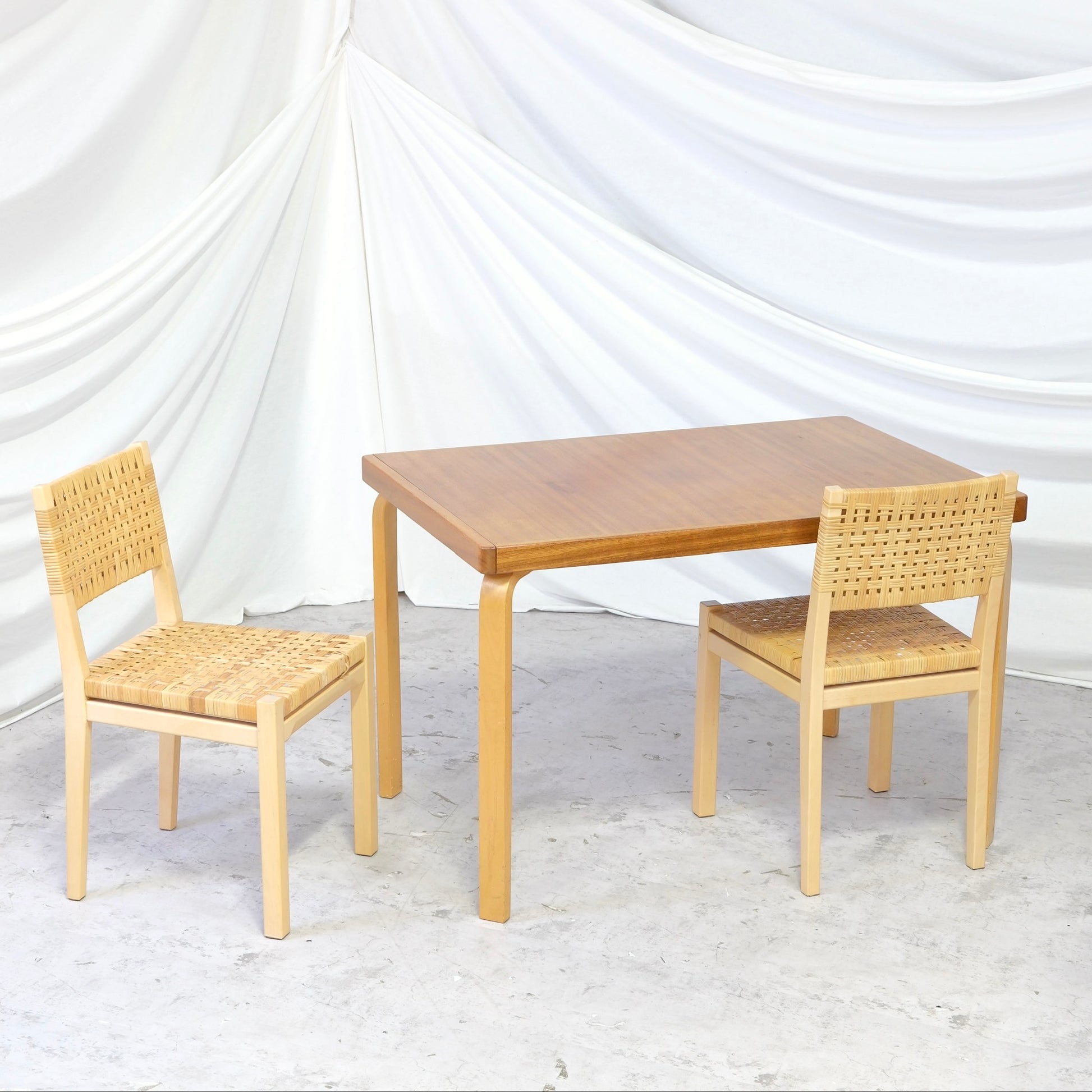 Vintage Aino Aalto model 95 A dining table in mahogany and birch. Extendable Finnish design table with stored leaf. Worldwide shipping available.
