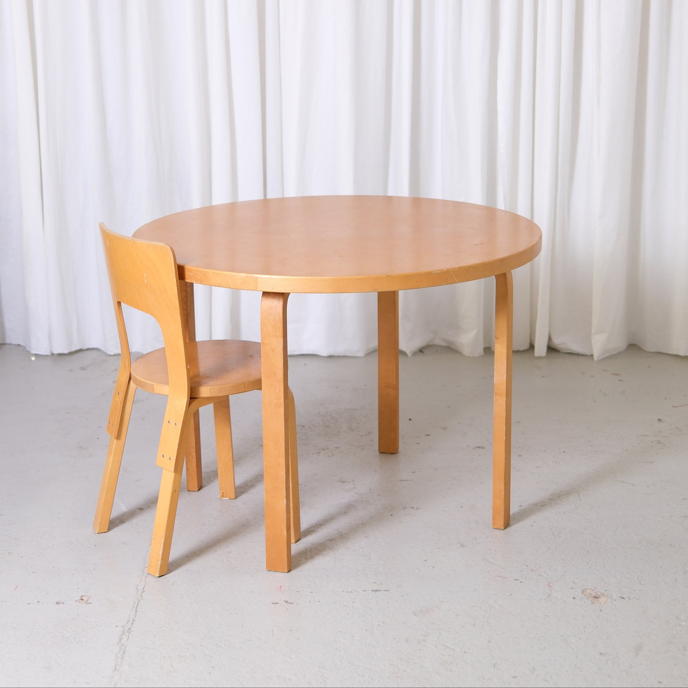 Vintage round table designed by Alvar Aalto for Artek in birch with beautiful patina and classic bent leg construction. Finnish modern design available from Helsinki.
