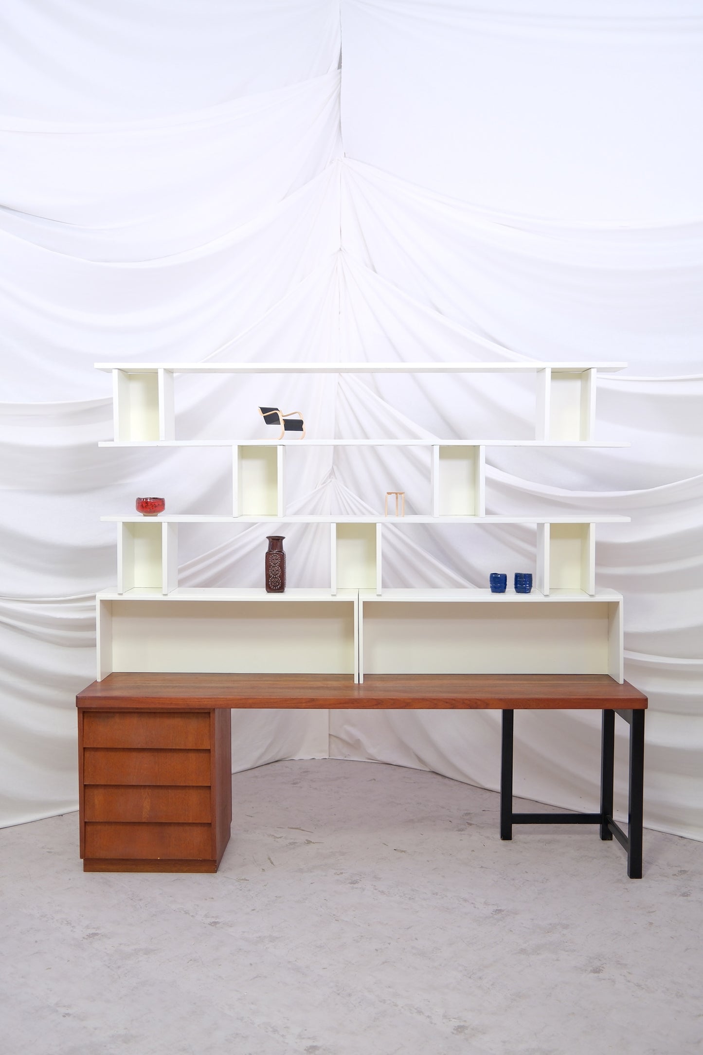 Rare vintage Välipala shelf by Hiort af Ornäs in large 200 cm width. Finnish modern shelving. Worldwide shipping available.