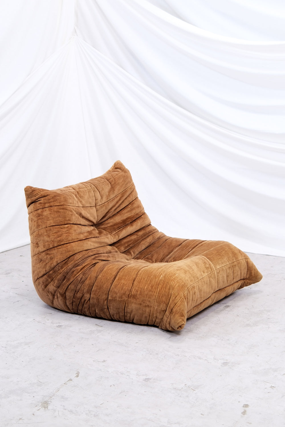 Vintage Togo fireside chair by Michel Ducaroy for Ligne Roset. Brown velvet upholstery with patina. Authentic 1970s lounge chair. Worldwide shipping available.