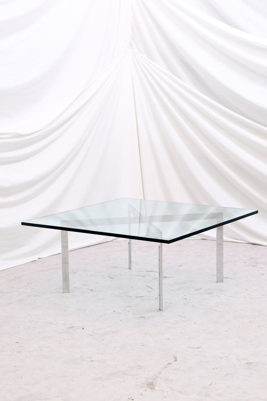Vintage Mies van der Rohe Barcelona coffee table with clear glass top and chrome frame. Excellent condition. Helsinki pickup and worldwide shipping available.