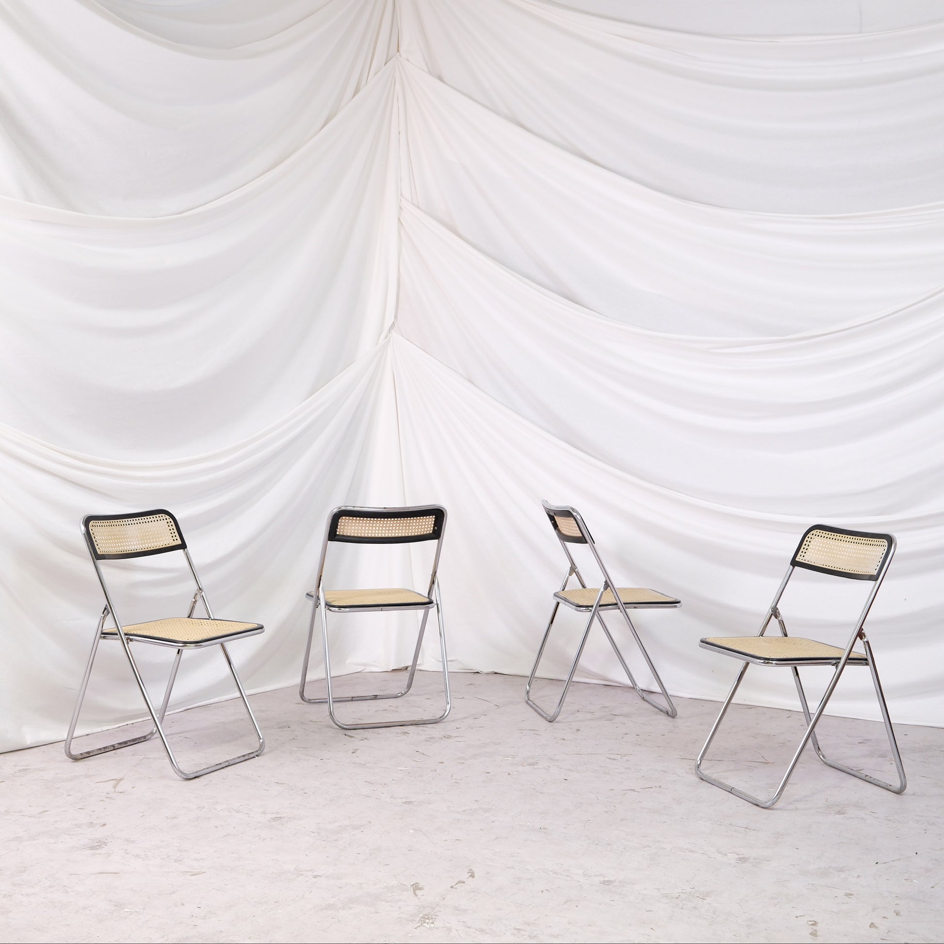 Vintage Unicanna Modulo 31 folding chair with chrome frame and cane seat and back. A practical and distinctive vintage folding chair.