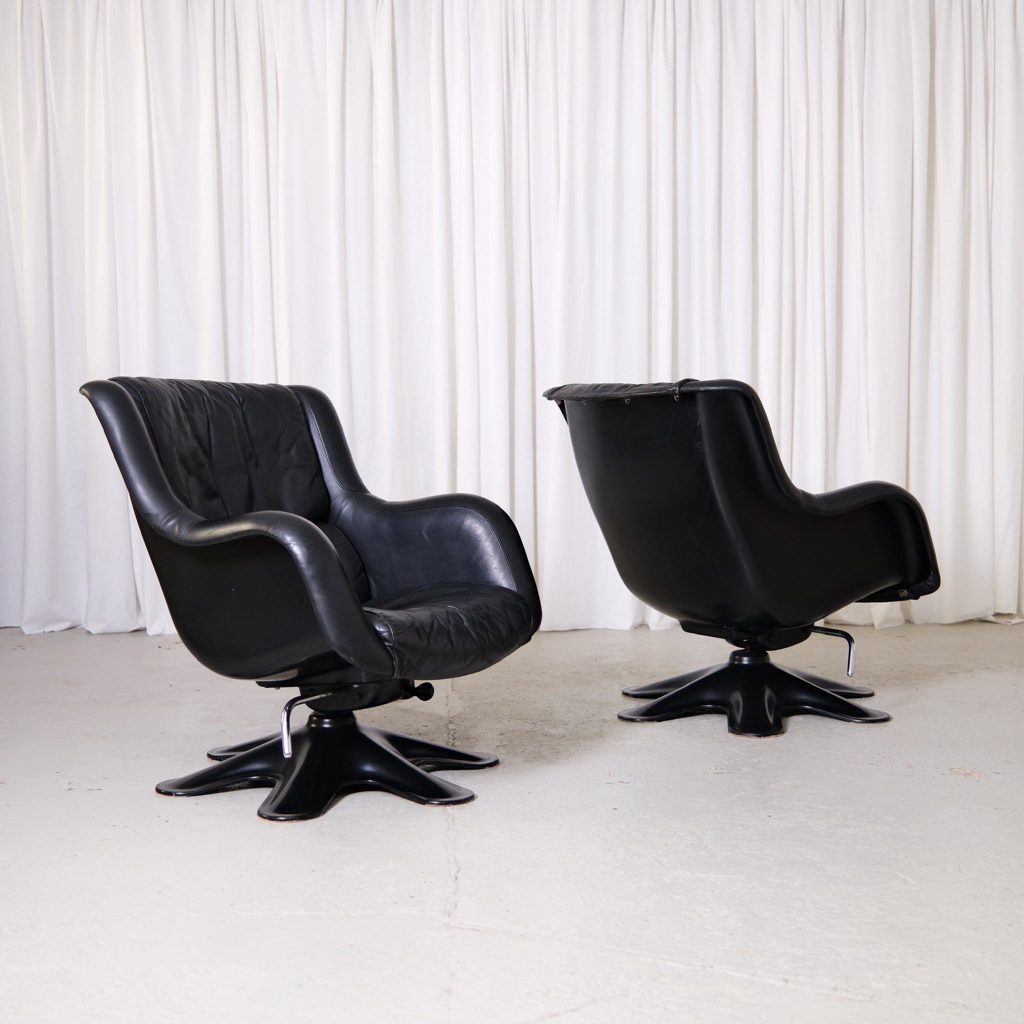 Yrjö Kukkapuro 418 Karuselli Swivel Lounge Chairs (4 available