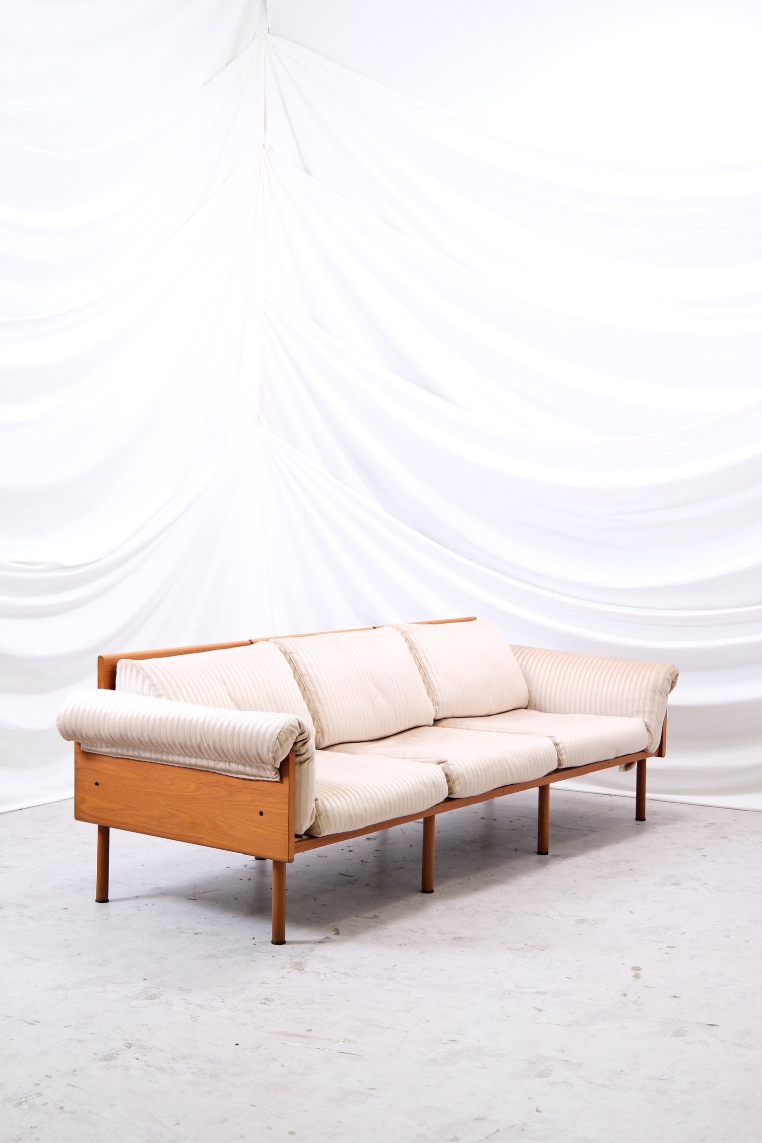 Yrjö Kukkapuro Ateljee vintage three-seater sofa with teak frame and velvet upholstery. Finnish modern design classic. Worldwide shipping available.