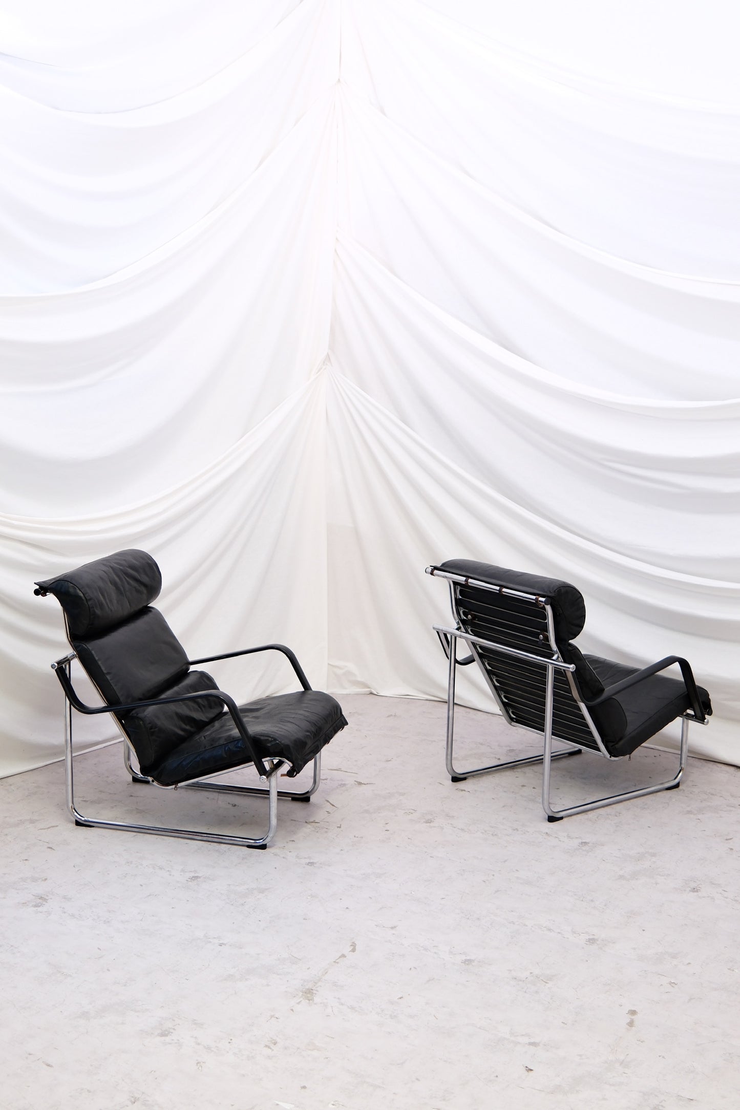 Pair of Yrjö Kukkapuro Remmi lounge chairs for Haimi in black leather with chrome frames. Very good condition. Finnish modern design with worldwide shipping.