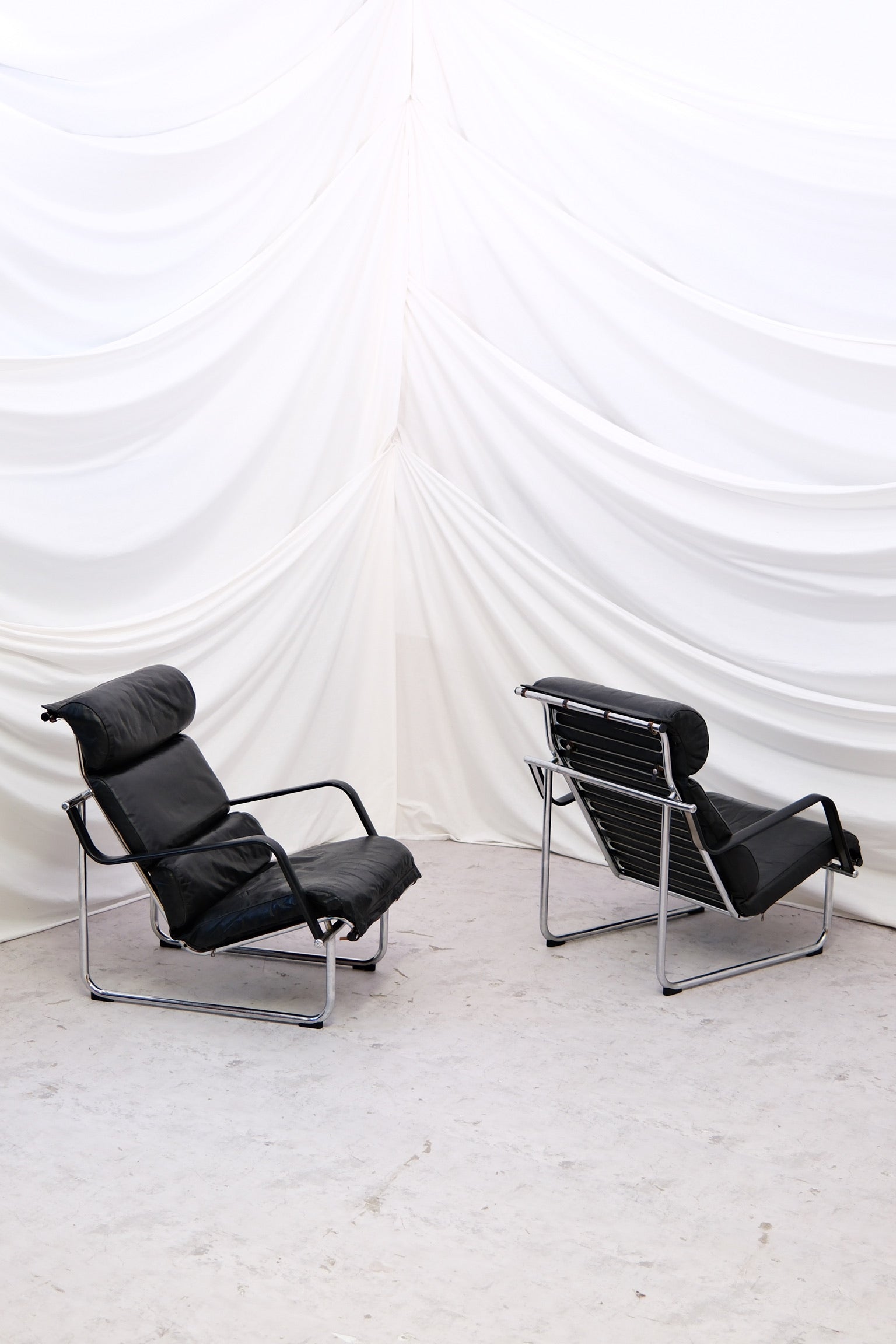 Pair of Yrjö Kukkapuro Remmi lounge chairs for Haimi in black leather with chrome frames. Very good condition. Finnish modern design with worldwide shipping.