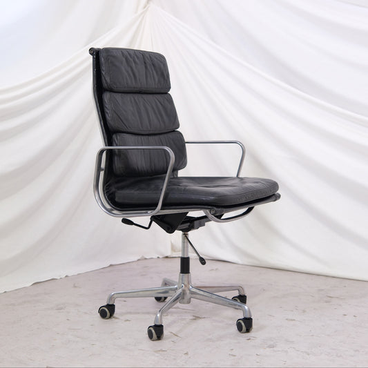 Vitra EA 219 office chair with swivel, castors and adjustment mechanisms. Executive Aluminium Group design. Worldwide shipping available.
