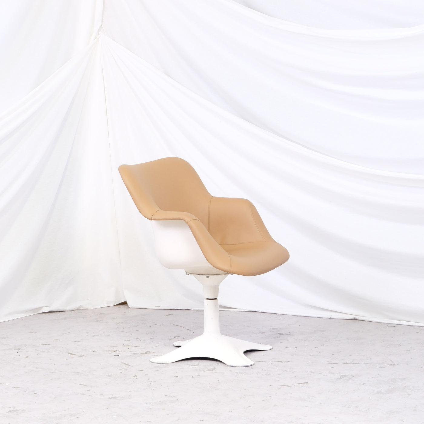 Vintage Yrjö Kukkapuro 417 Junior chair for Haimi. Reupholstered in unused beige leather with a clean white swivel base. Worldwide shipping available.