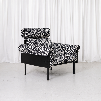 Yrjö Kukkapuro Ateljee armchair with black frame, zebra upholstery and matching headrest. Iconic Finnish modernist design in good vintage condition.