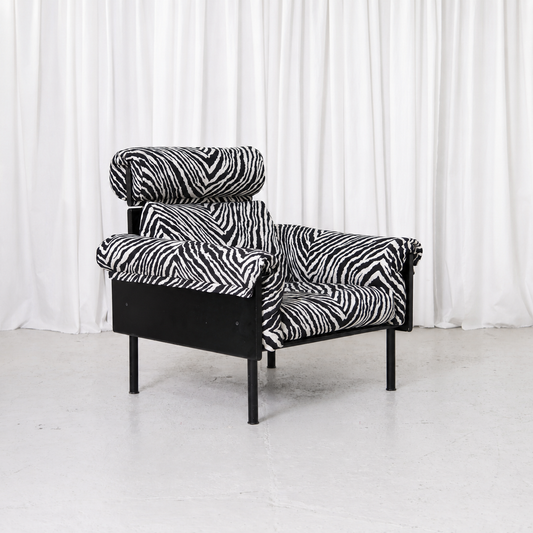 Yrjö Kukkapuro Ateljee armchair with black frame, zebra upholstery and matching headrest. Iconic Finnish modernist design in good vintage condition.