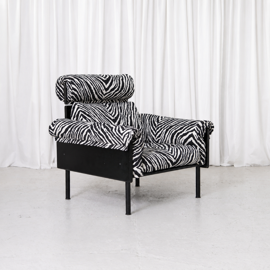 Yrjö Kukkapuro Ateljee armchair with black frame, zebra upholstery and matching headrest. Iconic Finnish modernist design in good vintage condition.