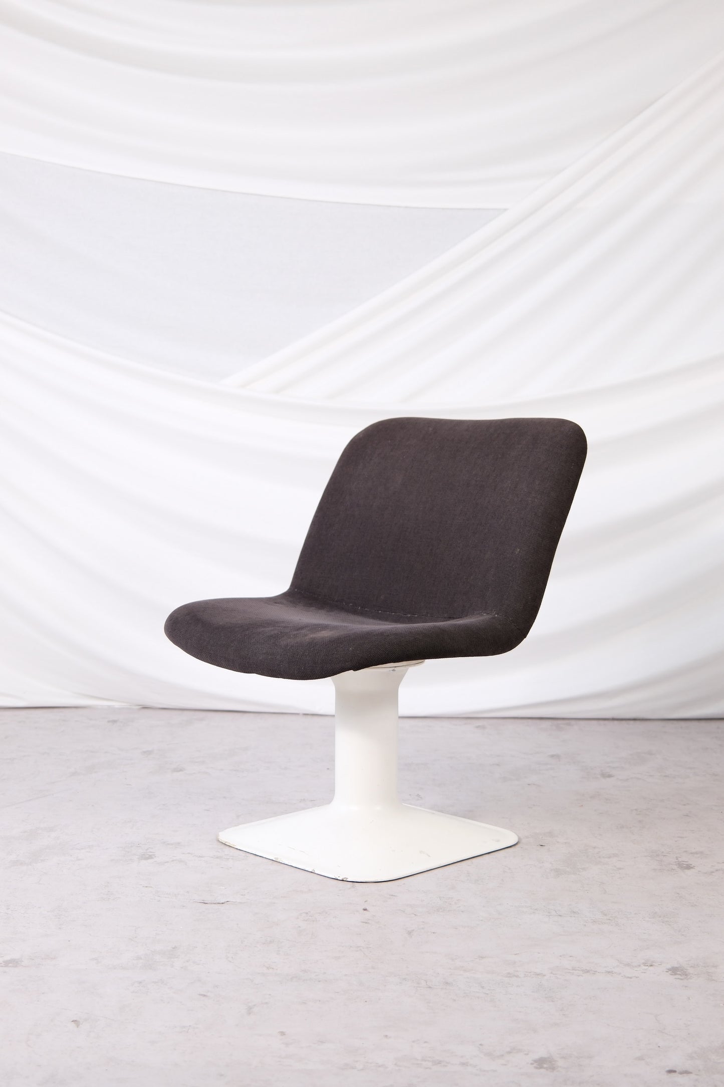 Vintage Big Junior chair by Yrjö Kukkapuro for Haimi, 1960s. Canvas upholstery and pedestal base. Finnish design classic. Worldwide shipping available.