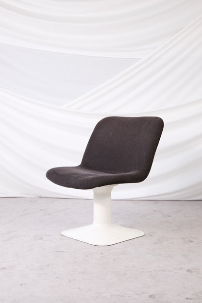 Vintage Big Junior chair by Yrjö Kukkapuro for Haimi, 1960s. Canvas upholstery and pedestal base. Finnish design classic. Worldwide shipping available.