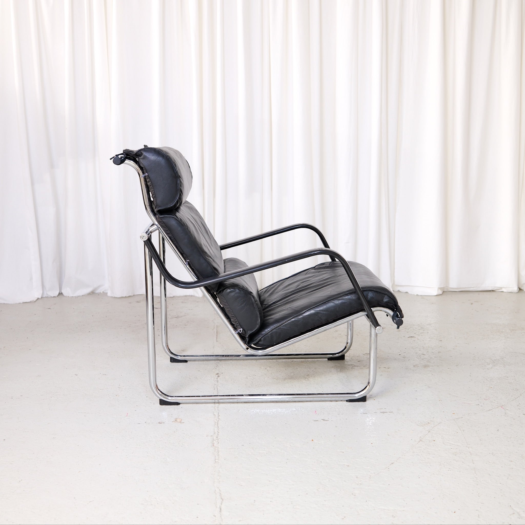 Yrjö Kukkapuro Remmi Lounge Chair in Black Leather – Pino Interiors
