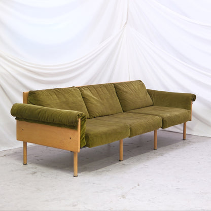 Yrjö Kukkapuro Ateljee sofa green velvet
Ateljee 3-seater oak frame detail
Vintage Kukkapuro sofa Finland