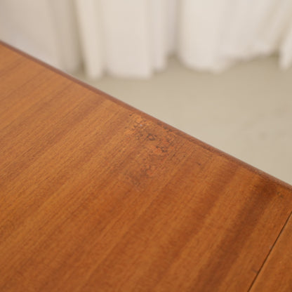 Alvar Aalto extendable teak table with figured birch legs — tabletop, extension leaf or frame detail