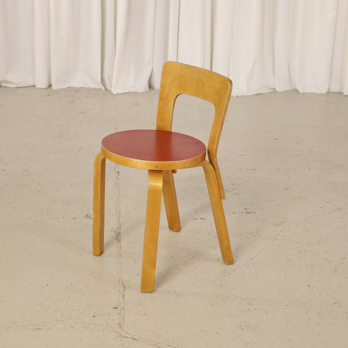 Alvar Aalto Chair 65 in Birch and Red Linoleum for Artek, front three-quarter view of Artek Chair 65 with red linoleum seat