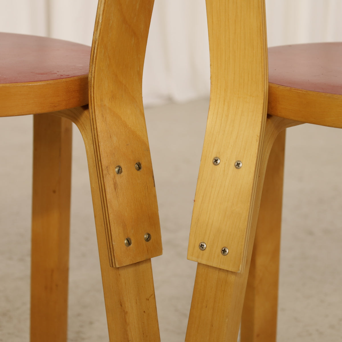 Alvar Aalto Chair 65 in Birch and Red Linoleum for Artek, comparison detail of backrest screw fittings on Chair 65 chairs