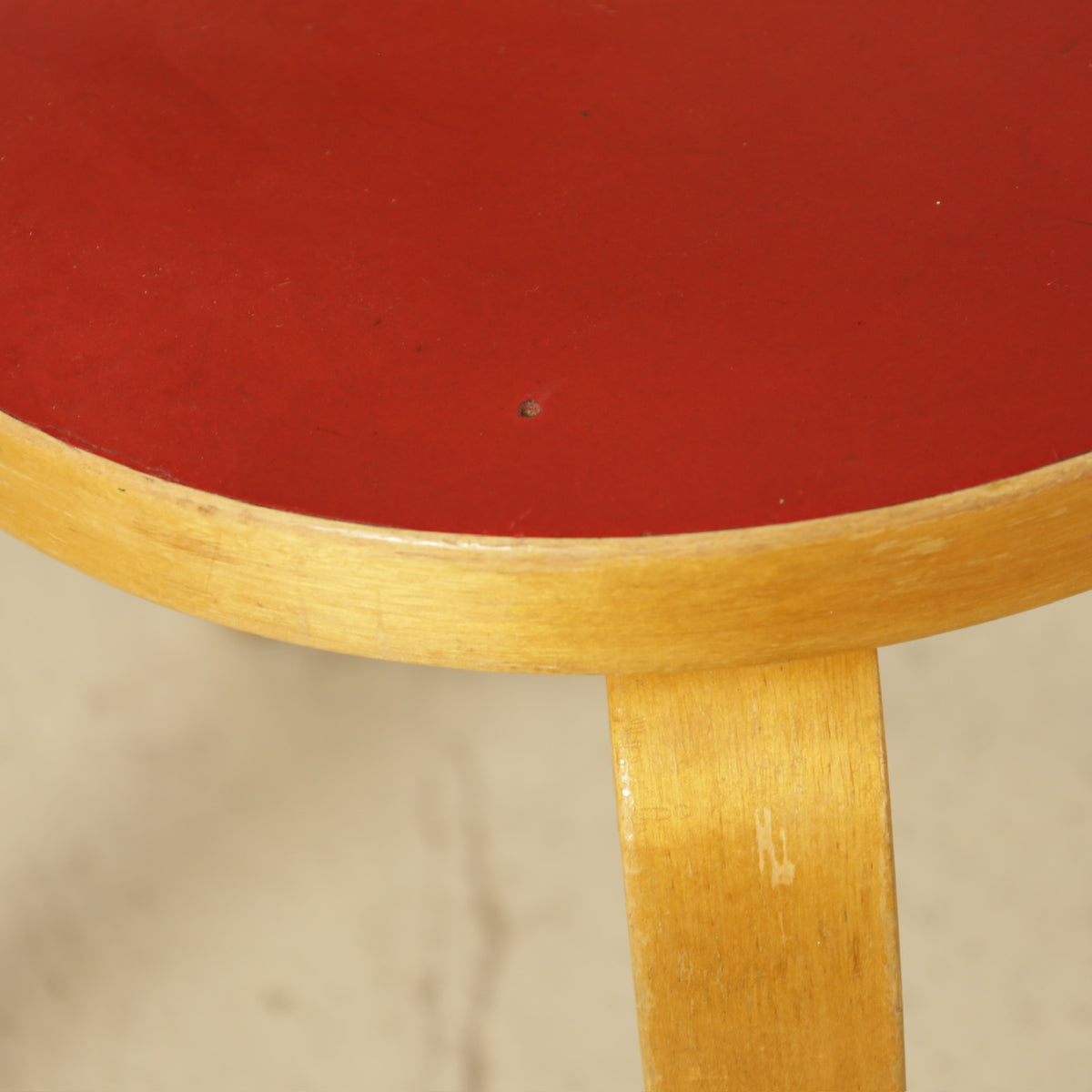 Alvar Aalto Chair 65 in Birch and Red Linoleum for Artek, close-up of small mark in red linoleum seat on one Chair 65