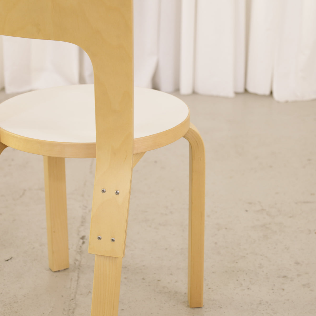 Alvar Aalto Chair 66 with White Laminate Seat for Artek, Four Available, artek Chair 66, backrest fastening detail