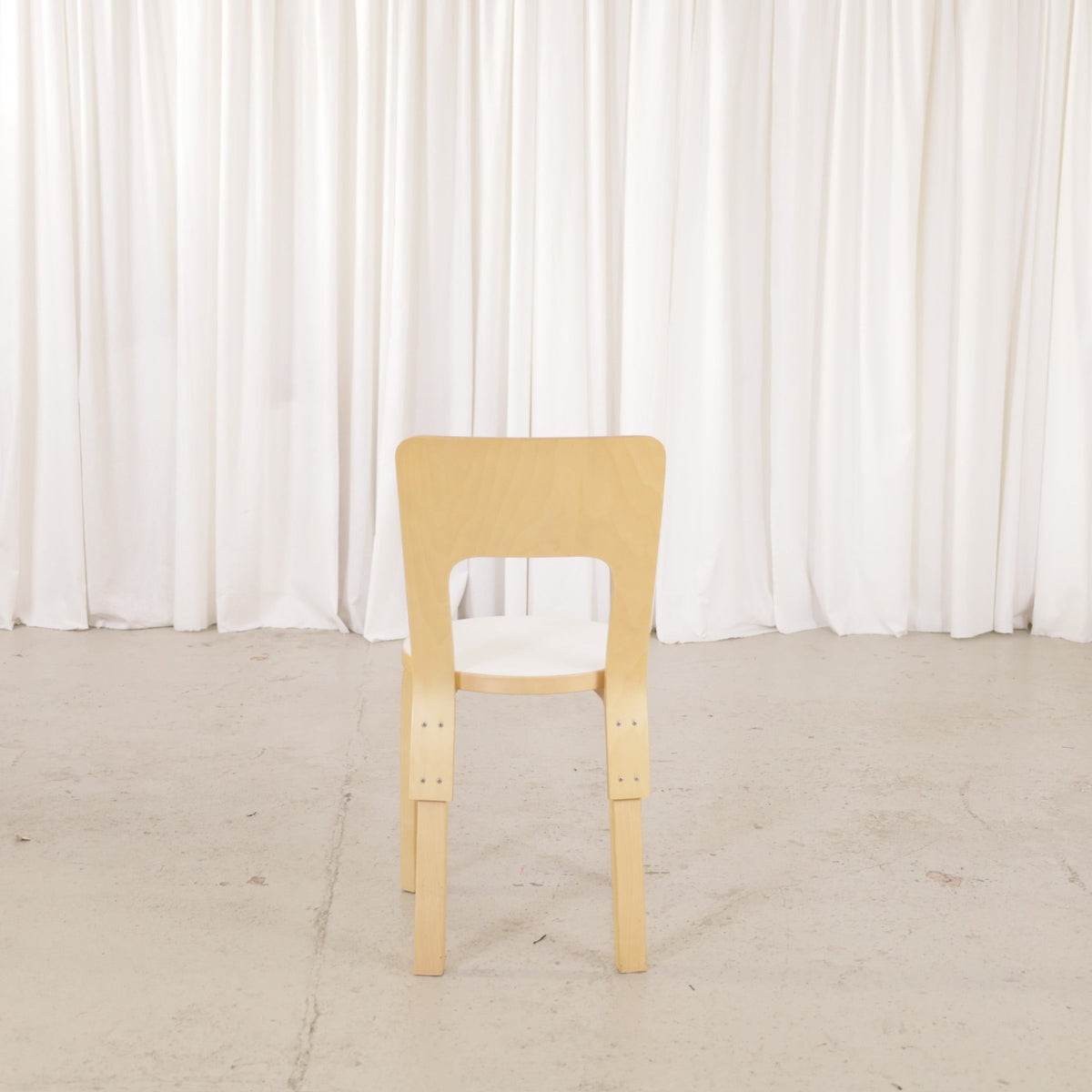 Alvar Aalto Chair 66 with White Laminate Seat for Artek, Four Available, artek 66 -tuoli takaa, koivu ja valkoinen laminaatti