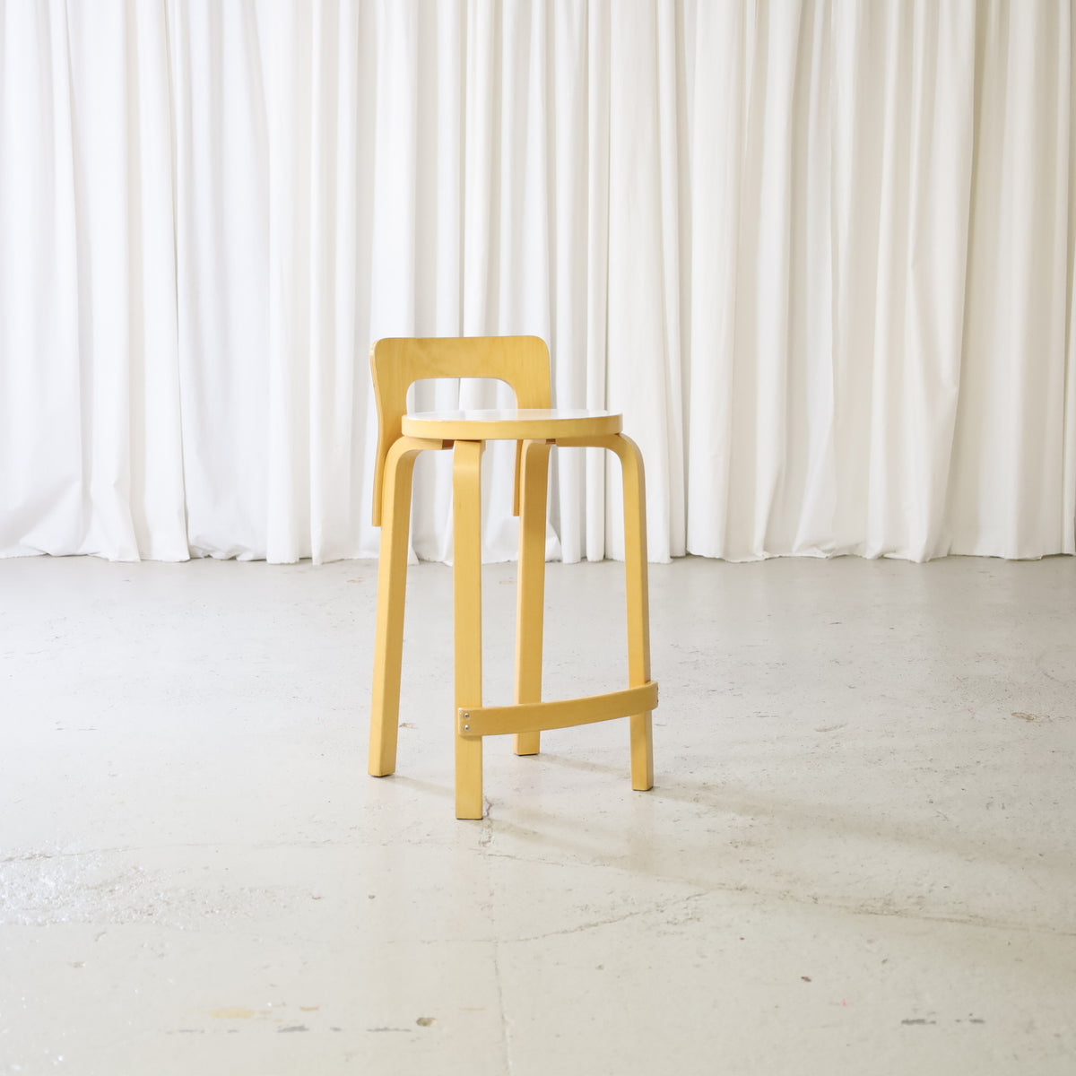 Alvar Aalto K65 High Chair for Artek in Birch and White Laminate, artek K65 high chair front angle