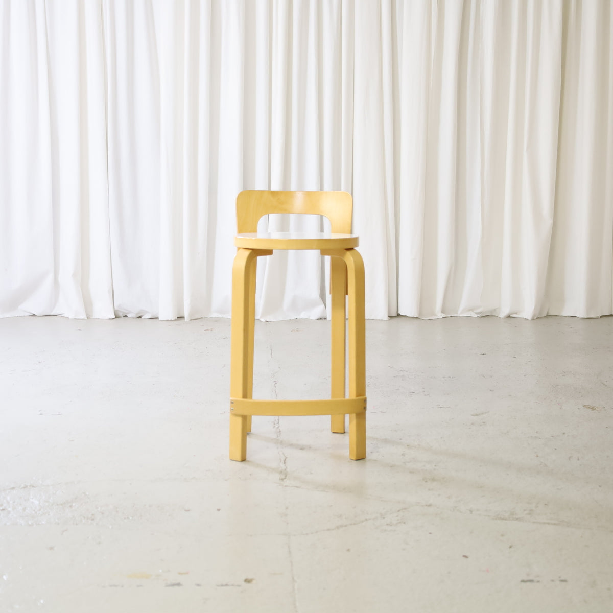 Alvar Aalto K65 High Chair for Artek in Birch and White Laminate, artek K65 high chair front view
