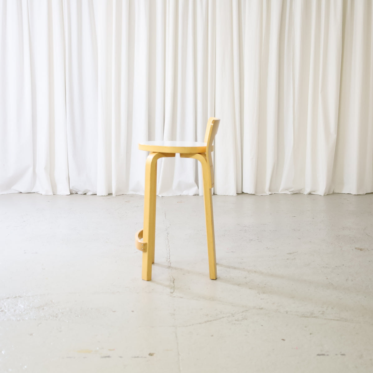 Alvar Aalto K65 High Chair for Artek in Birch and White Laminate, artek K65 high chair side view