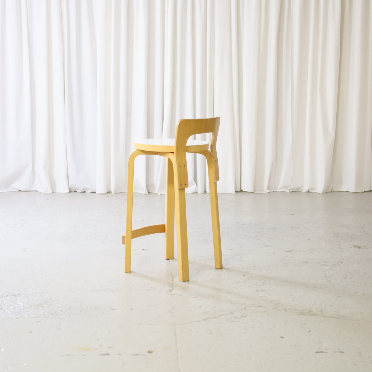 Alvar Aalto K65 High Chair for Artek in Birch and White Laminate, artek K65 high chair rear angle