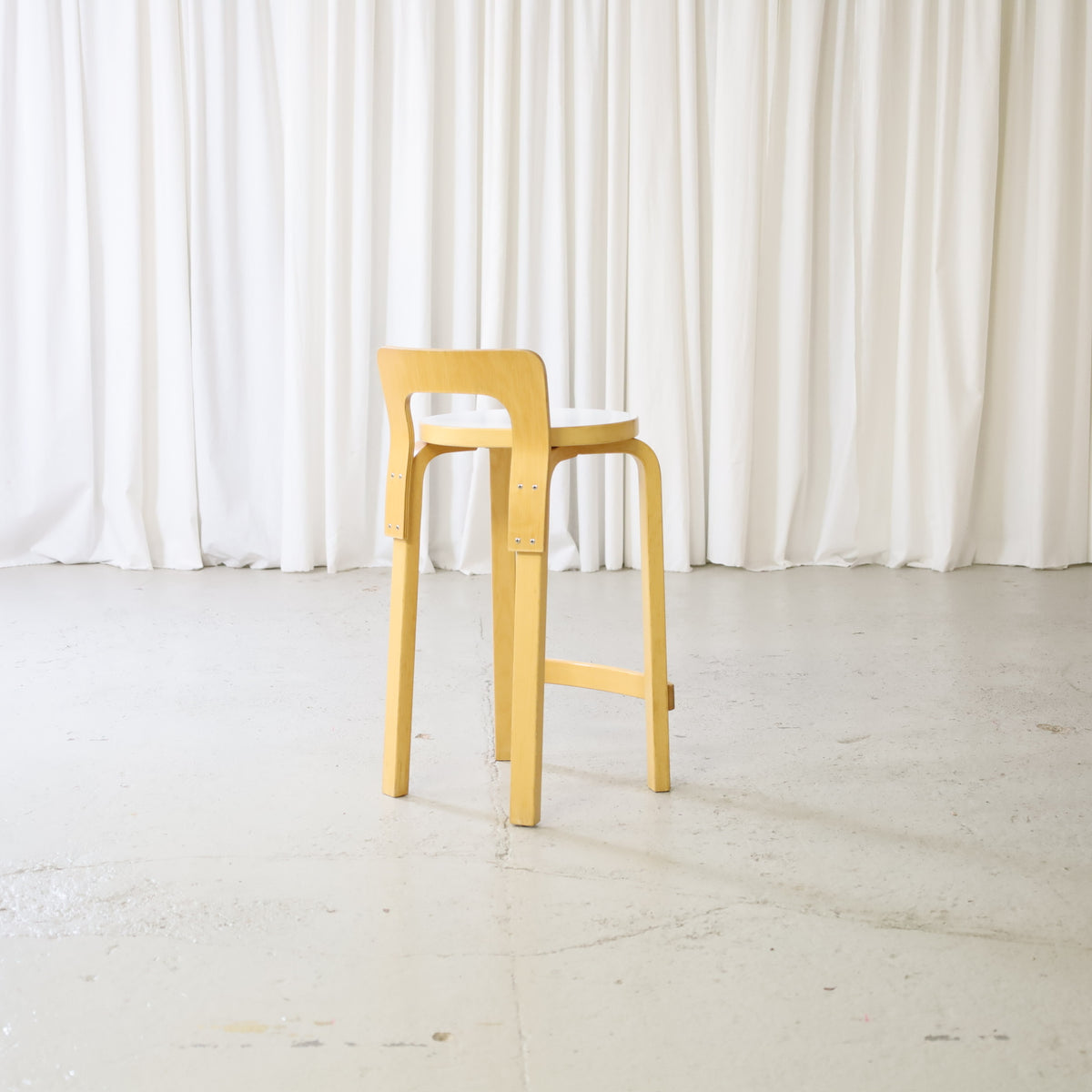 Alvar Aalto K65 High Chair for Artek in Birch and White Laminate, artek K65 high chair side angle