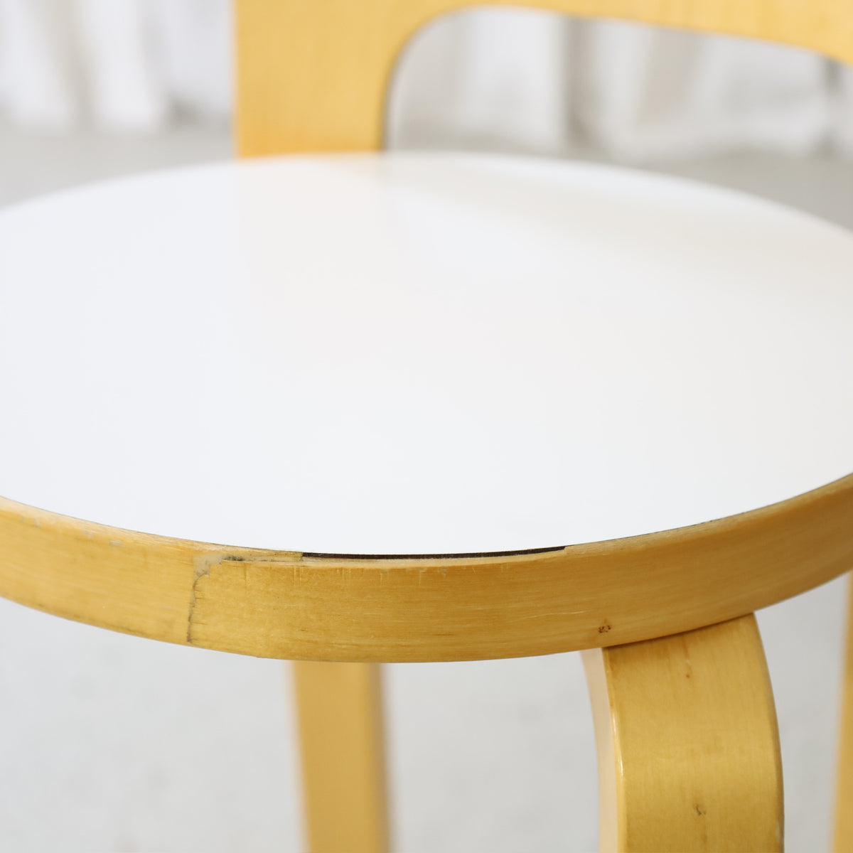 Alvar Aalto K65 High Chair for Artek in Birch and White Laminate, small chip to the seat edge of one Artek K65 high chair