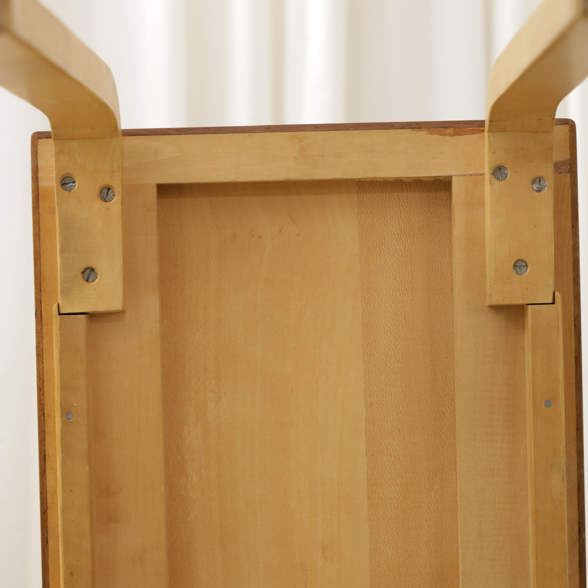 Alvar Aalto Nesting Table Set in Mahogany and Birch, 1950s, underside of a nesting table showing wooden frame and screw fixings