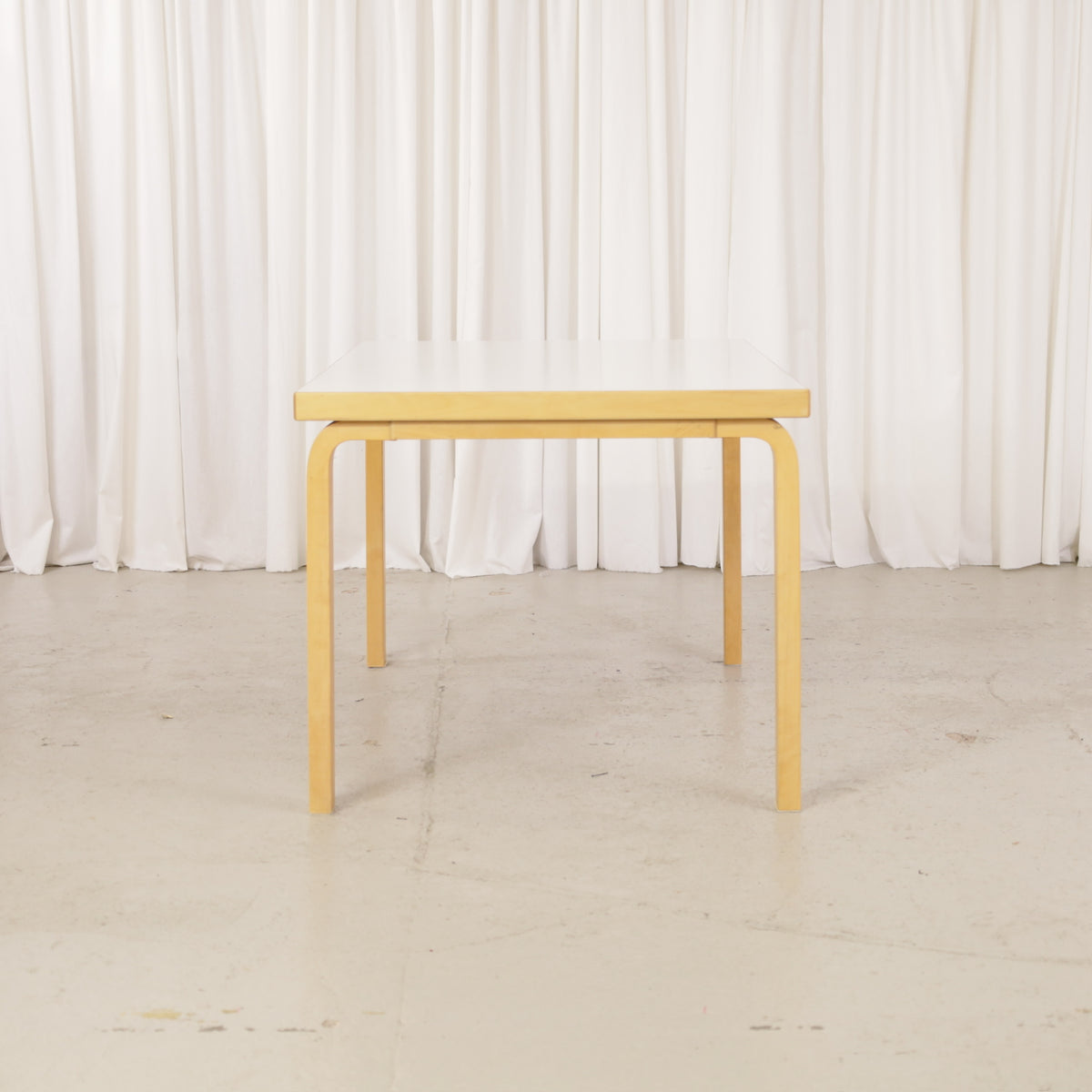 Alvar Aalto Table 82B in Birch and White Laminate for Artek, artek Table 82B, short side view