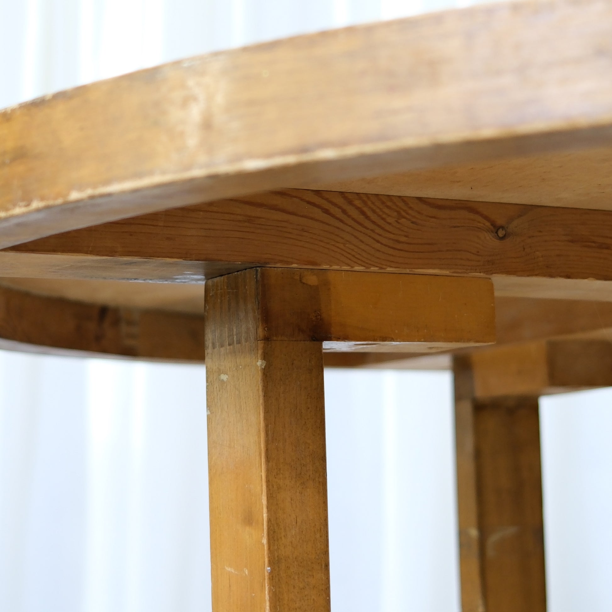 Underside detail of the Aalto table leg and supporting frame