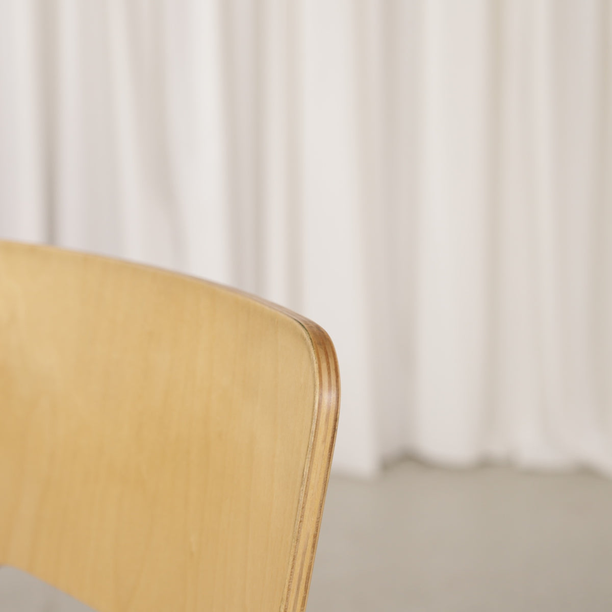 Alvar Aalto Chair 66 for Artek in birch, wooden surface and wear detail