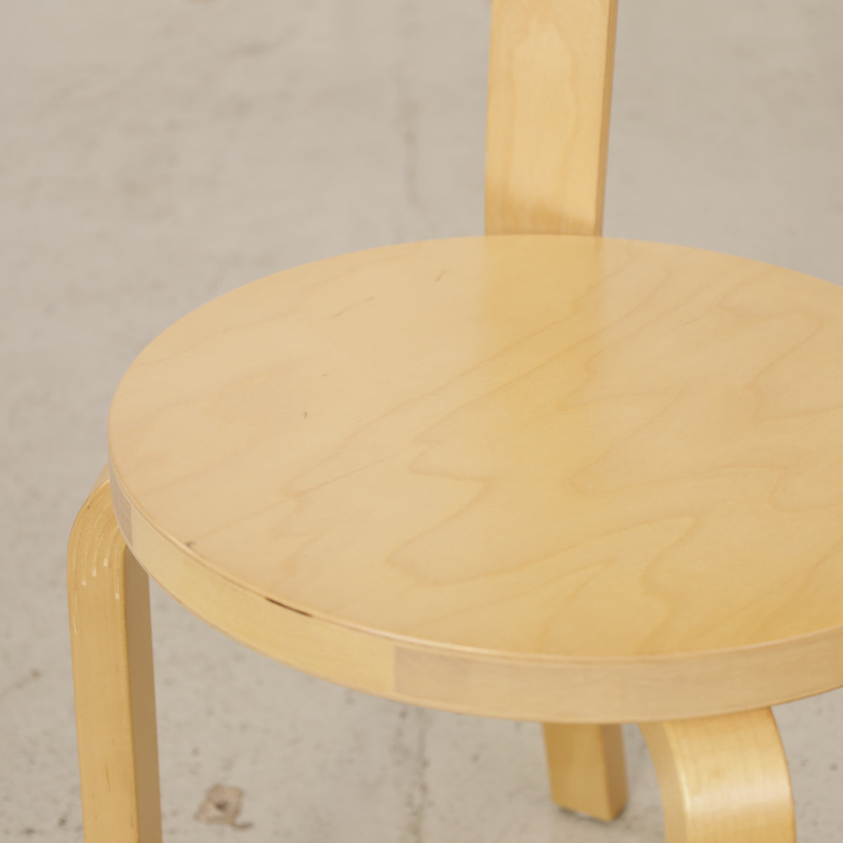 Alvar Aalto Chair 66 for Artek in birch, wooden surface and wear detail