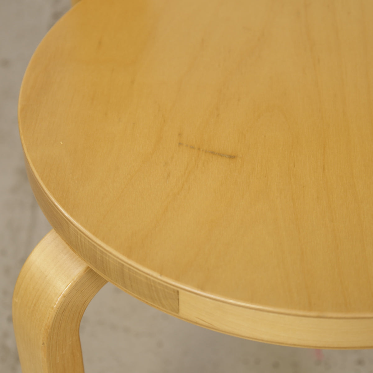 Alvar Aalto Chair 66 for Artek in birch, wooden surface and wear detail