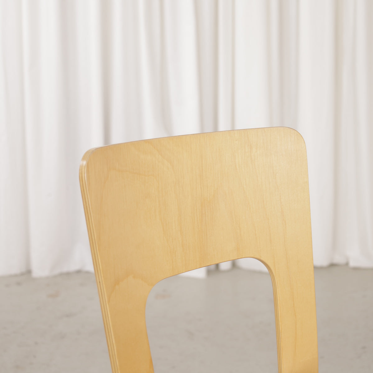Alvar Aalto Chair 66 for Artek in patinated birch, wooden seat, backrest and frame detail