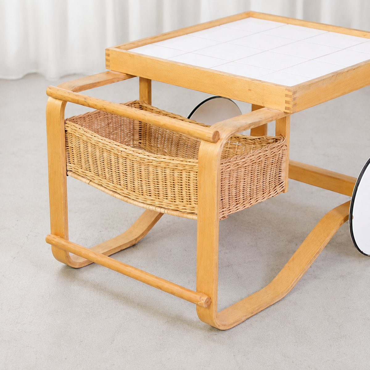 Rattan basket and white tiled top of Artek Tea Trolley 900