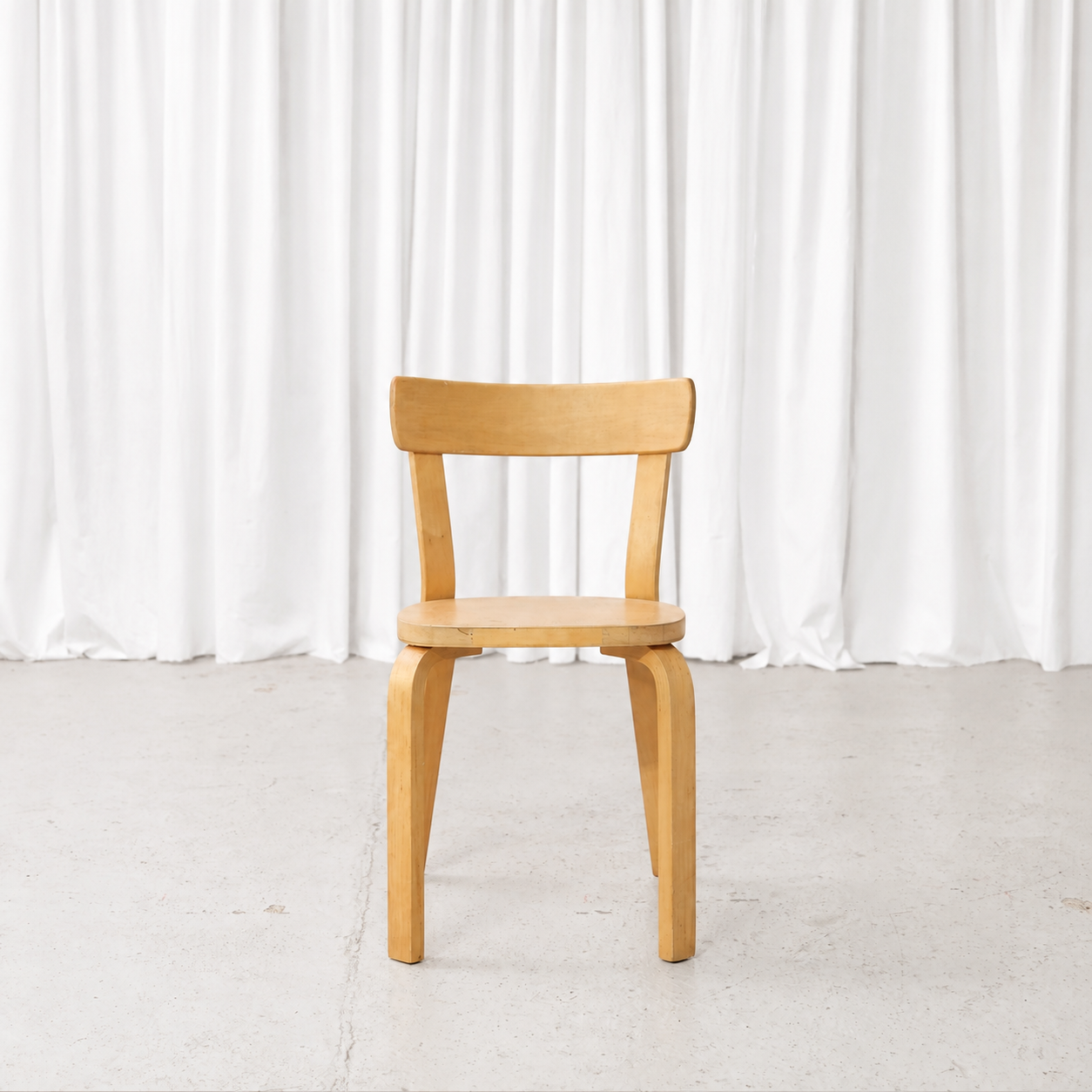 Front view of a 1950s Artek Chair 69 in birch