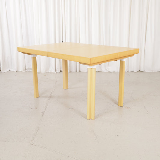 Artek H92 extendable ash dining table by Alvar Aalto, table and finish detail