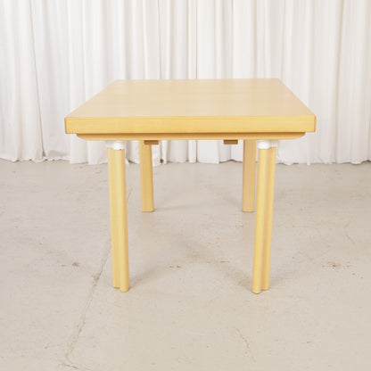 Artek H92 extendable ash dining table by Alvar Aalto, table and finish detail
