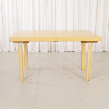 Artek H92 extendable ash dining table by Alvar Aalto, table and finish detail
